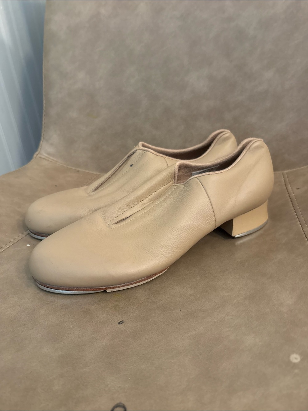 Bloch tan slip on mini heel tap dance shoes size 8